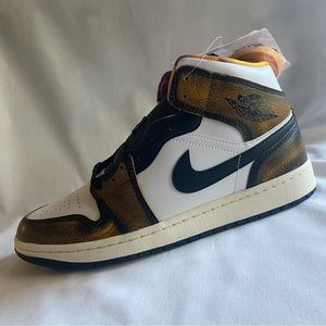 Jordan Sneakers Black White Gold